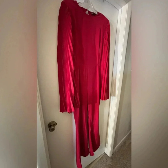 Red jumpsuit NWOT - Picture 2 of 5